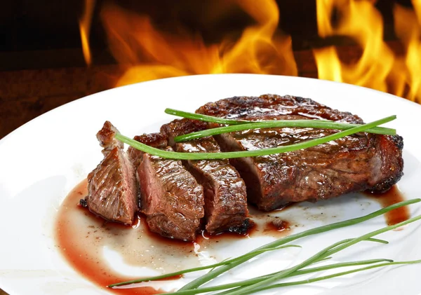 Bife Sirloin contra churrasco carne — Fotografia de Stock