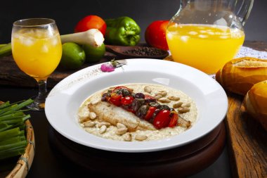 Zeytin ve domates balık fileto risotto