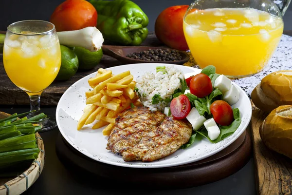 Garnitürleri ile ızgara domuz