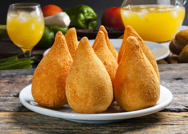 Coxinha de frango, lanche brasileiro — Fotografia de Stock