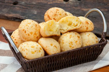 Brezilya yemeği, Minas Gerais 'den geleneksel peynirli ekmek - Pao de queijo