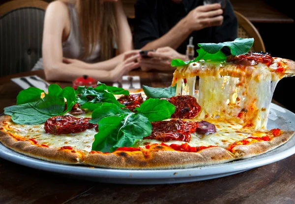 Pizza Plak Gesmolten Kaas Voedsel — Stockfoto