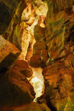Matozinhos, Minas Gerais 'deki Cerca Grande Eyalet Parkı' ndaki arkeolojik mağara.