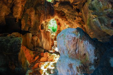 Matozinhos, Minas Gerais 'deki Cerca Grande Eyalet Parkı' ndaki arkeolojik mağara.