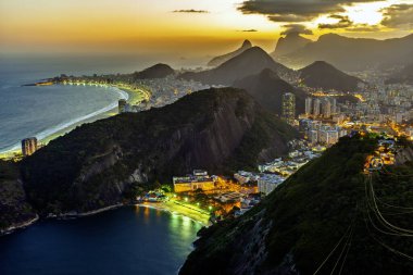 Rio de Janeiro 'da alacakaranlığın panoramik manzarası