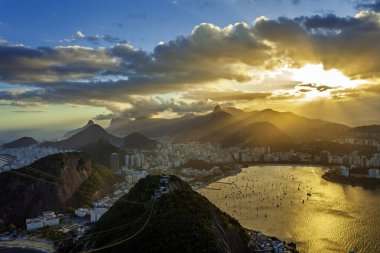 Rio de Janeiro 'da alacakaranlığın panoramik manzarası
