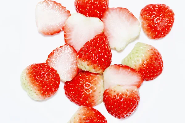 Rodajas Fresa Coreanas Frescas Sobre Fondo Blanco — Foto de Stock