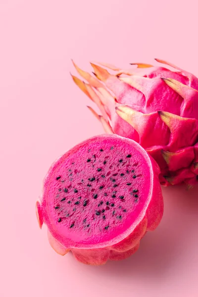 Frutas Dragão Vermelho Orgânico Fresco Fundo Rosa — Fotografia de Stock