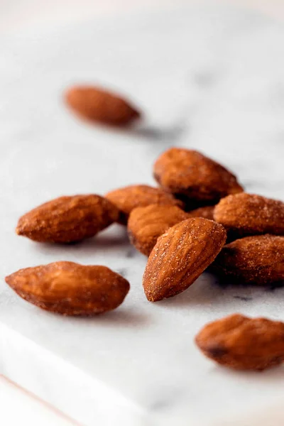 Salted Roasted Almonds Marble Background Close — Stock Photo, Image