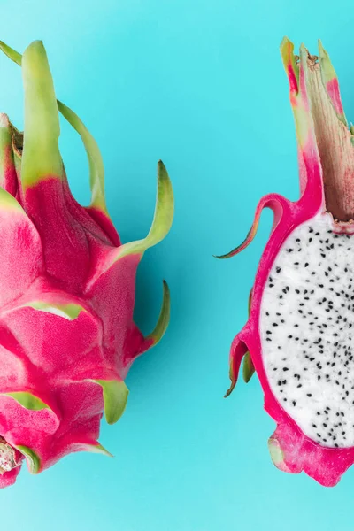 Friss Szerves Sárkány Gyümölcs Kék Háttérrel Kreatív Nyár Élelmiszer Koncepció — Stock Fotó