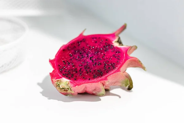 Φρέσκα Οργανικά Κόκκινος Δράκος Φρούτα Λευκό Φόντο Ιδέα Δημιουργική Υγιεινά — Φωτογραφία Αρχείου
