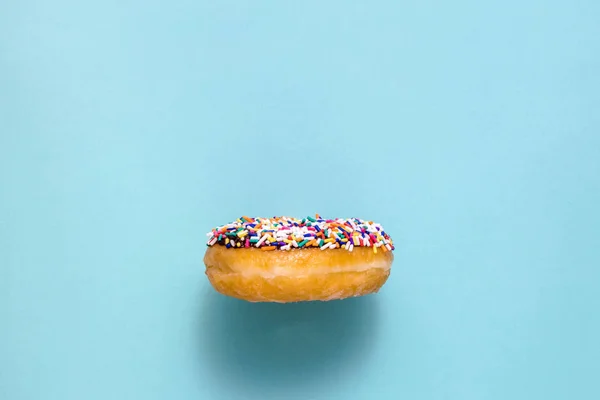 Donut con aspersiones — Foto de Stock
