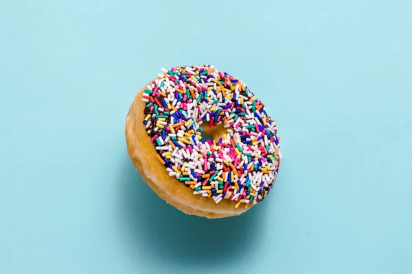 Donut con aspersiones — Foto de Stock