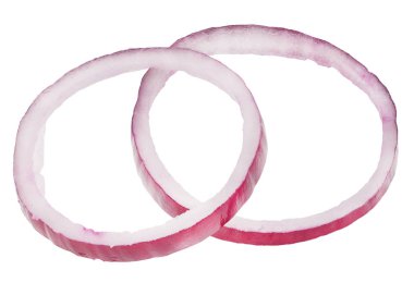 Beyaz arka plan kırpma yolu üzerinde izole doğranmış soğan