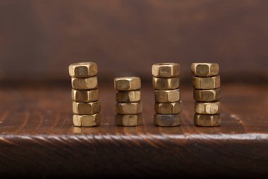 Bir vida somun ve grafik. Büyüme kavramı.