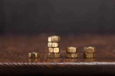 Bir vida somun ve grafik. Büyüme kavramı.