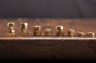 Bir vida somun ve grafik. Büyüme kavramı.