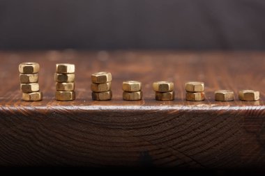 Bir vida somun ve grafik. Büyüme kavramı.