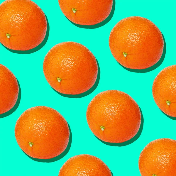 Pomeranče na pastelové pozadí vzorek. — Stock fotografie