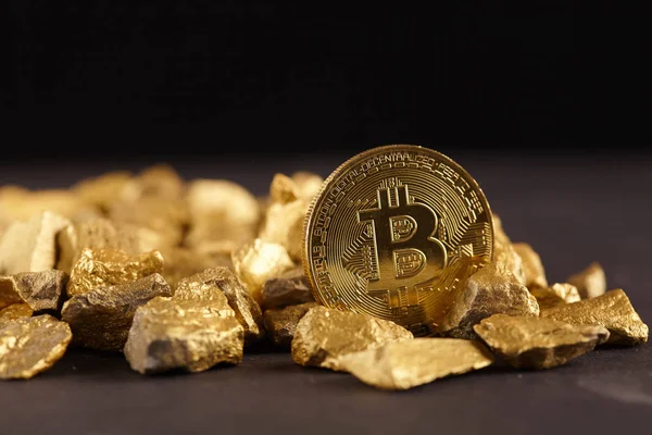 Altın Bitcoin Sikke Höyüğün Altın Bitcoin Cryptocurrency Kavramı — Stok fotoğraf