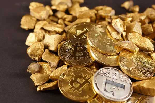 Moneda Bitcoin Oro Montículo Oro Bitcoin Criptomoneda Concepto Empresarial — Foto de Stock