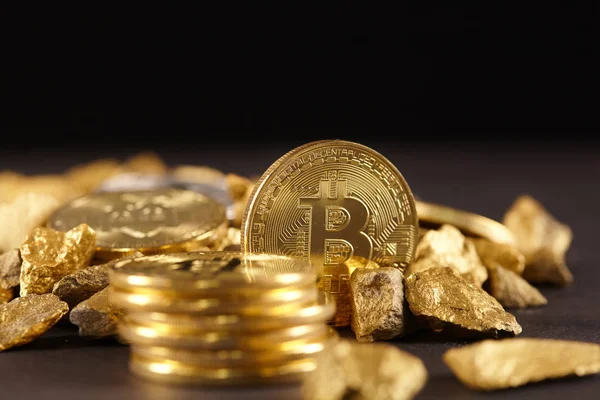 Moneda Bitcoin Oro Montículo Oro Bitcoin Criptomoneda Concepto Empresarial — Foto de Stock