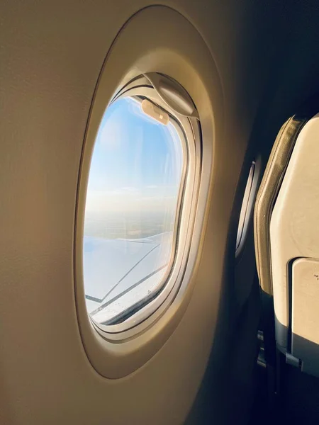 Uçak penceresinden bakıyorum. — Stok fotoğraf