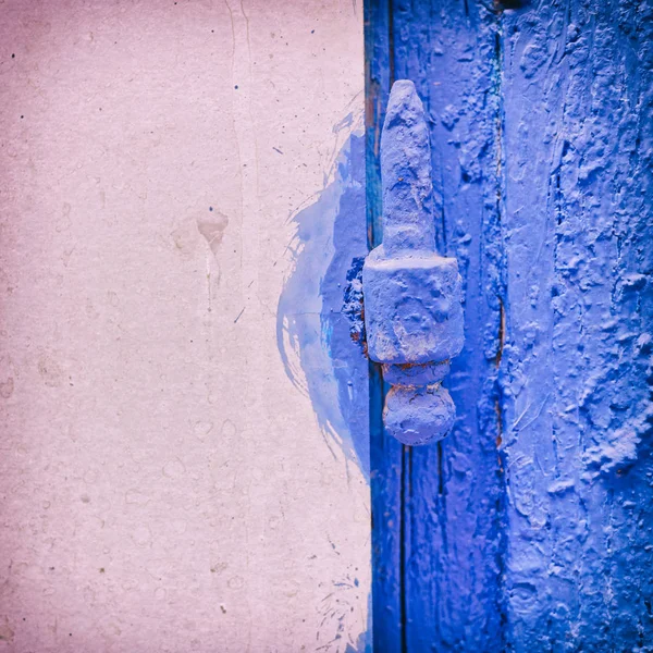 Niebieskie Tło Białe Wszystko Zawias Drzwi Grunge — Zdjęcie stockowe