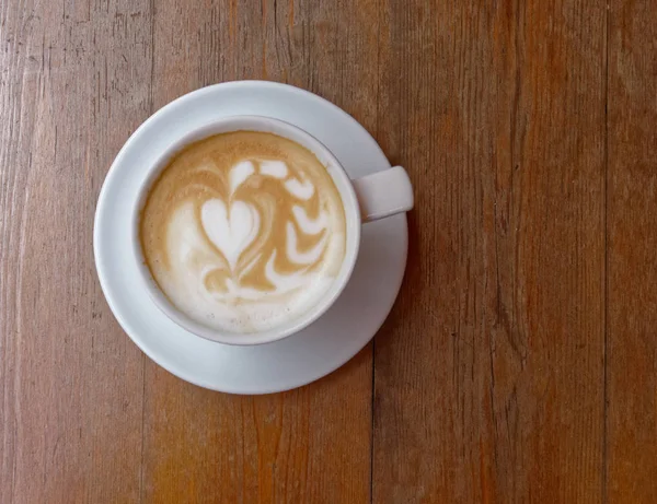 Hete Caffe Latte Beker Bruin Hout Achtergrond Bovenaanzicht — Stockfoto