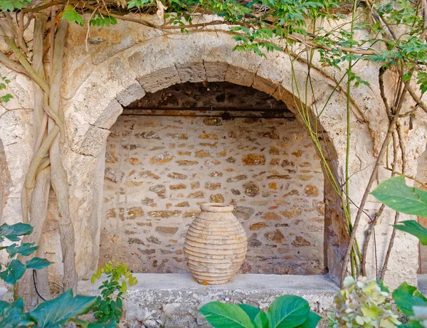 Grécia Arco Vaso Artesanal Quintal Interno — Fotografia de Stock