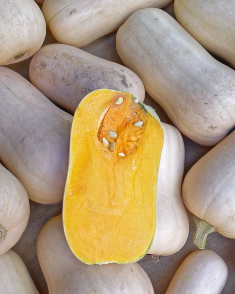 Calabaza Blanca Cortada Sobre Una Pila Fondo Natural — Foto de Stock