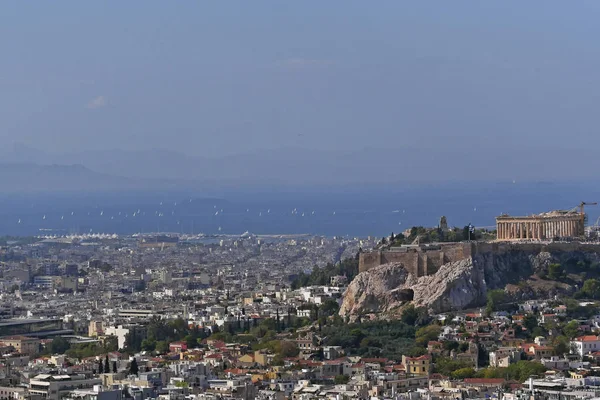 Grécia Atenas Paisagem Urbana Com Acrópole Golfo Sarônico Como Fundo — Fotografia de Stock