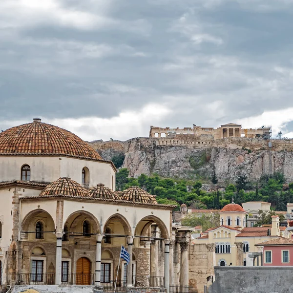 Nubes Sobre Atenas Grecia Mezquita Tzistarakis Plaza Monastiraki Bajo Colina —  Fotos de Stock