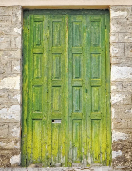 Греция Деревянная Зеленая Дверь Традиционного Каменного Дома — стоковое фото