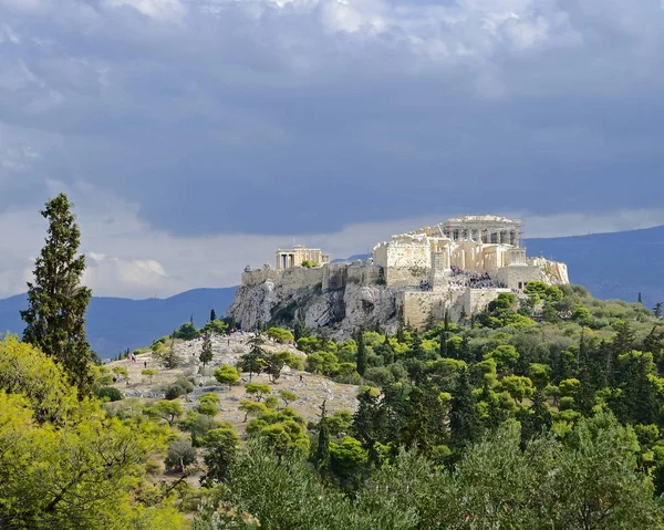 Akropolis Von Athen Griechenland Unter Einem Blauen Aber Bewölkten Himmel — Stockfoto