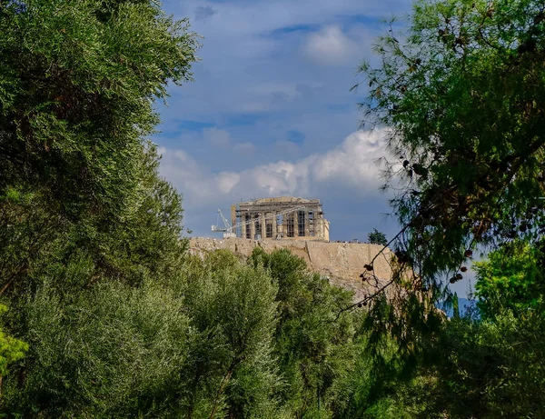 Parthenon Akropolisz Dombon Zöld Folliage Athén Görögország — Stock Fotó