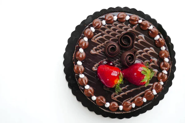 Schokoladenkuchen Mit Erdbeeren Auf Weißem Hintergrund Platz Zum Tippen — Stockfoto
