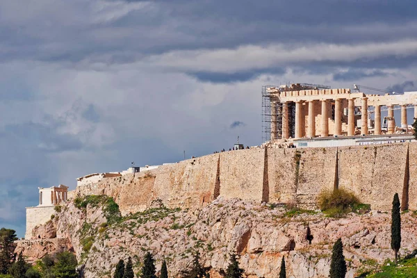 Partenón Antiguo Templo Bajo Cielo Nublado Impresionante Atenas Grecia — Foto de Stock