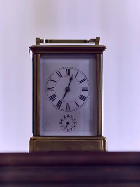 Reloj Mesa Bronce Vintage Primer Plano Con Números Romanos — Foto de Stock
