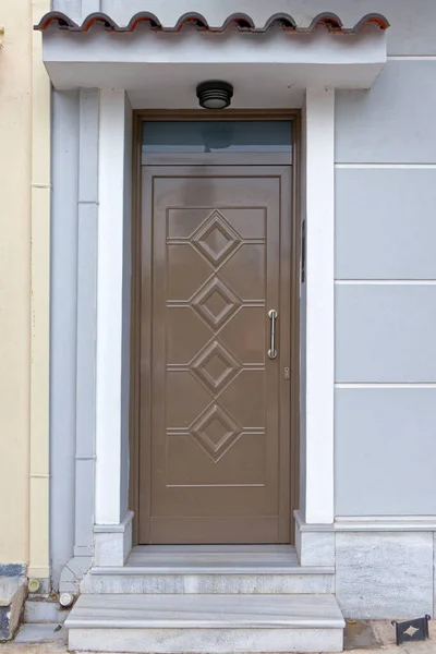 Metalik Kahverengi Boyalı Kapısı — Stok fotoğraf