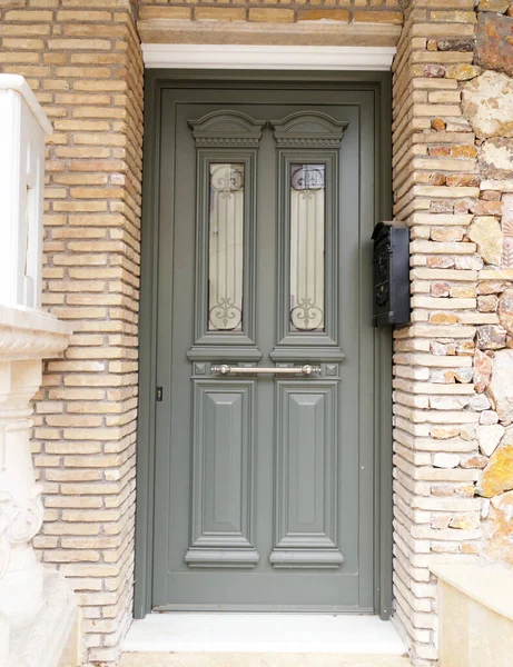 Einfamilienhaus Mit Grauer Tür Bürgersteig Athen Griechenland — Stockfoto