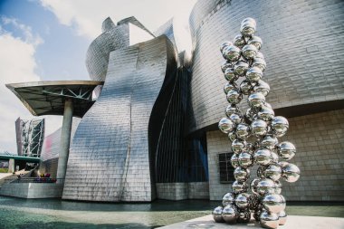 Dıştan del Museo Guggenheim de Bilbao