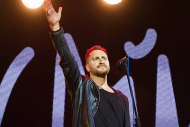 Vinnitsa, Ukrayna - 13.10.2018: Oluşturan Sobchuk, solist ve solisti Ukraynalı pop-rock grubu Skai, ününü RoHS çeşme sezon kapanış konserinde olay editoryal portre sahiptir