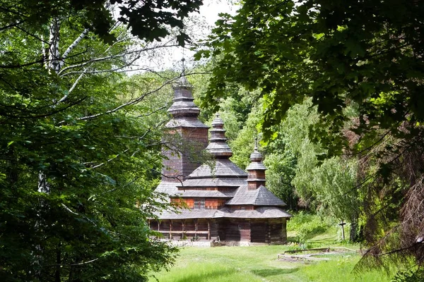 Oude Galicië Oekraïens Orthodoxe Kerk Traditioneel Houten Gebouw Groene Bladeren — Stockfoto