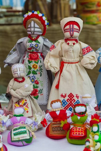 Conjunto Bonecas Pano Humano Têxtil Artesanal Símbolo Brinquedo Tradicional Étnico — Fotografia de Stock