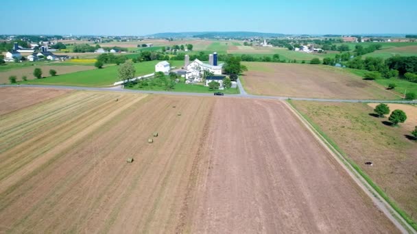Amish Farm Worker Harvesting Fields Old New Equipment Seen Drone — Stock Video