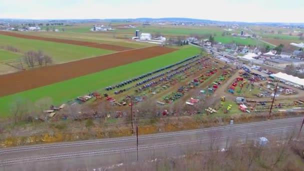 Venta Lodo Amish Como Por Drone Principios Primavera Venta Buggies — Vídeo de stock