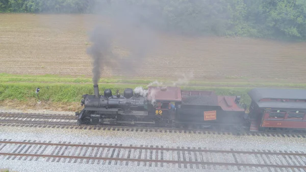 Ariel Vue Train Voyageurs Vapeur Entrant Dans Aire Pique Nique — Photo