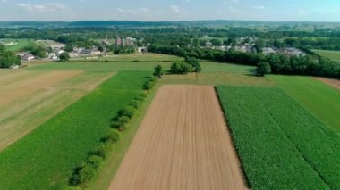 Amish mezarlığı kırsal ve Drone tarafından görüldüğü gibi tarım arazileri