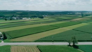 Amish kırsal ve Drone tarafından görüldüğü gibi tarım arazileri